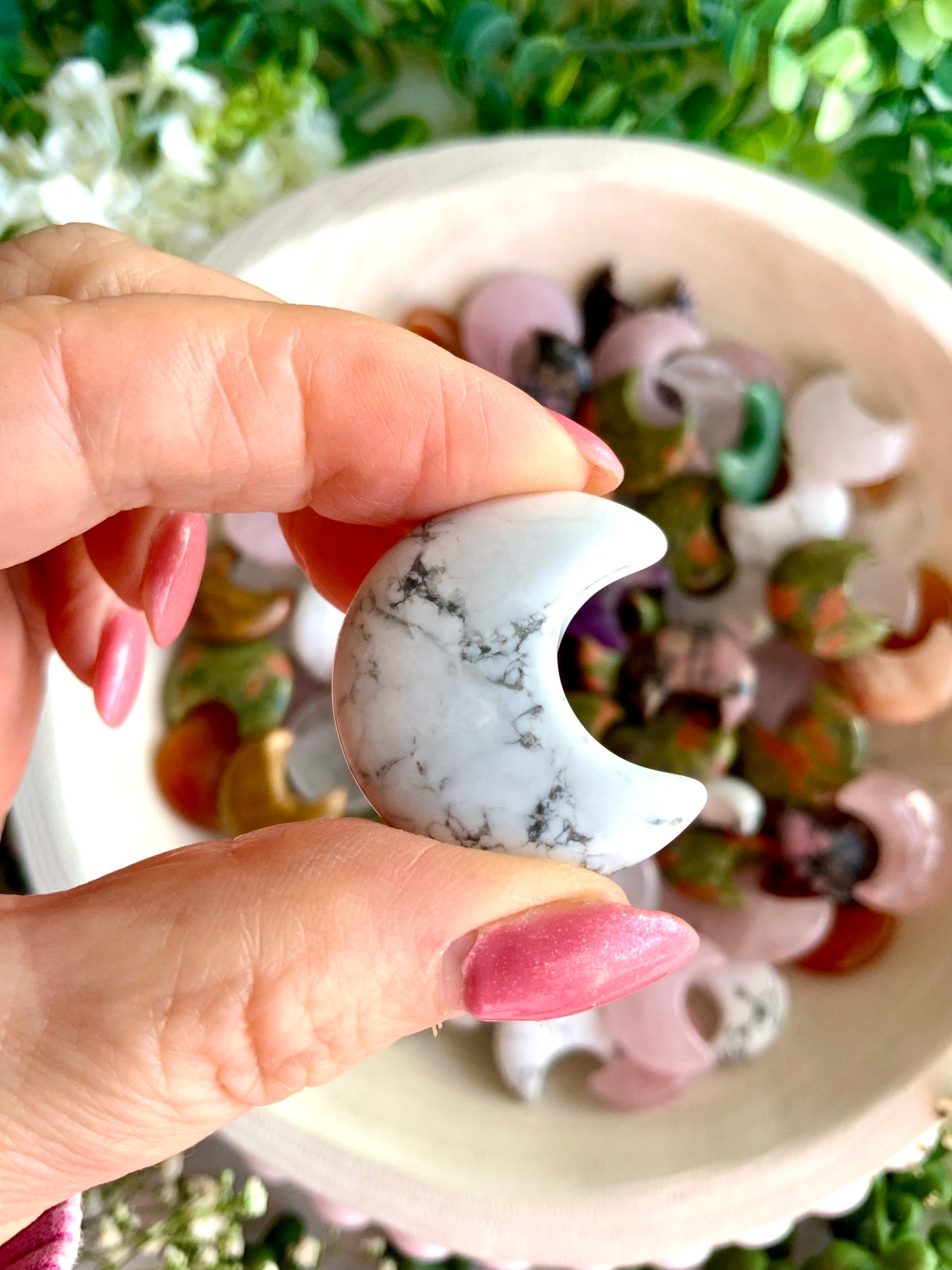 Howlite moon