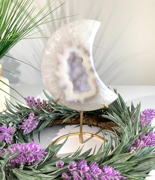 Beautiful Druzy Agate Moon — Natural Crystal Carving