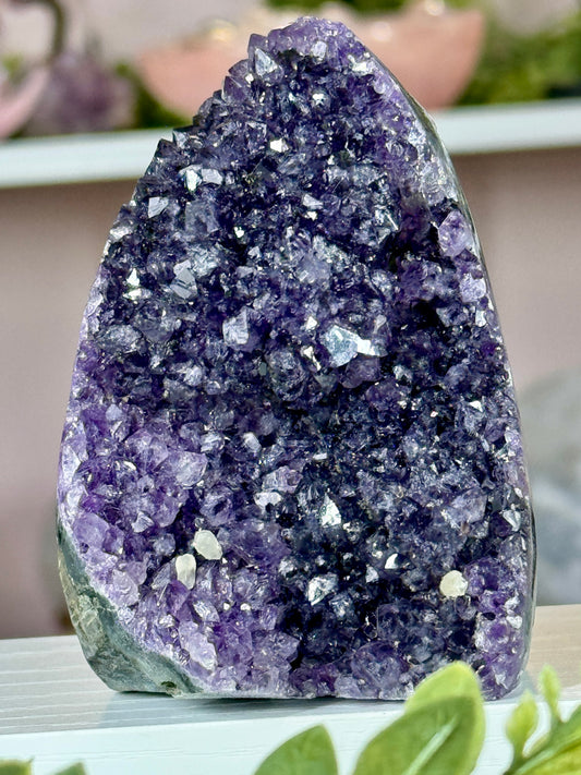 Deep purple Uruguay amethyst cut-base | z