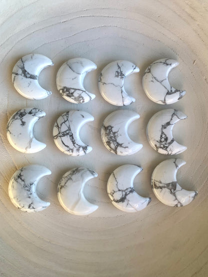 Howlite moon